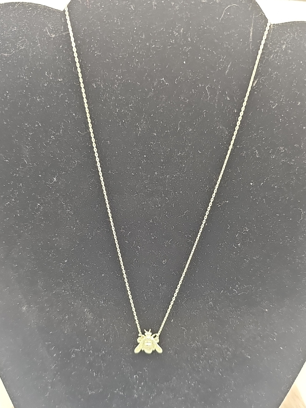 Silver Bee Pendant Necklace - Elegant  Jewelry. Sweet For Childs Gift
